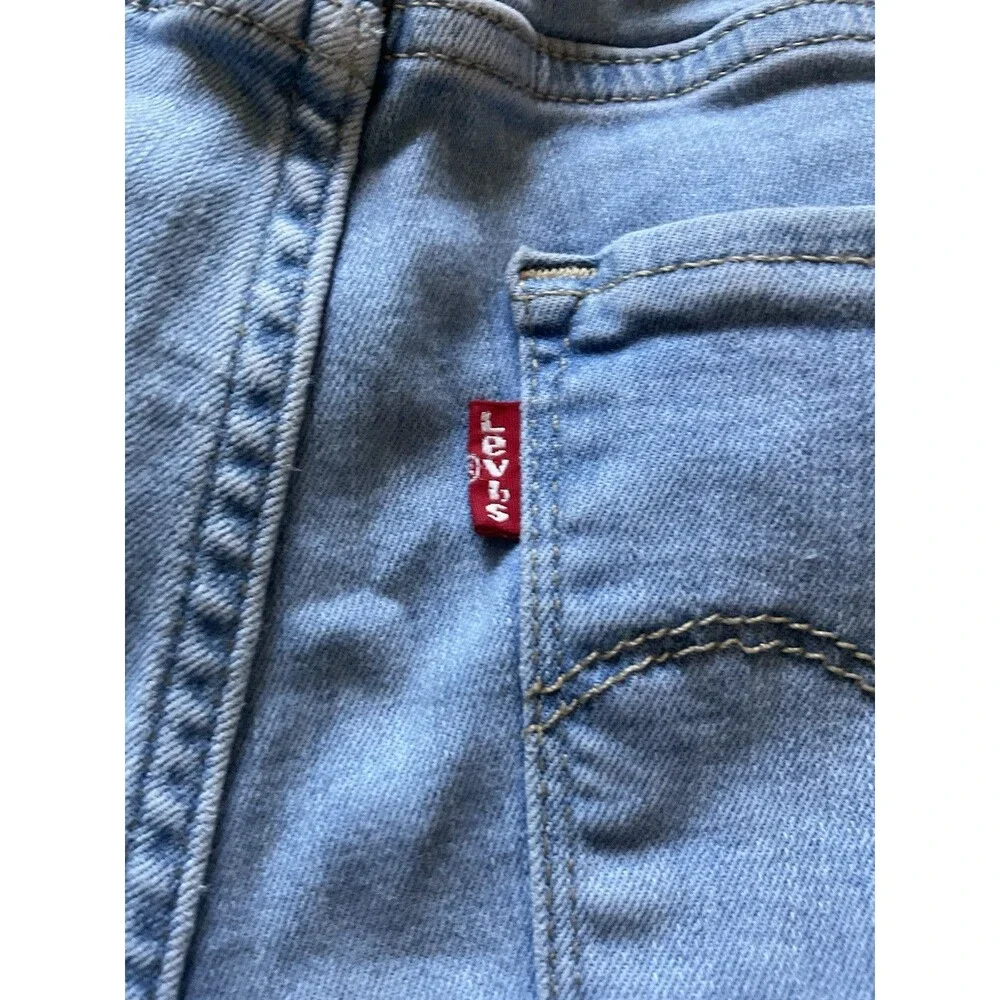 Levis 720 High Rise Super Skinny . Faded. Distressed. The Perfect Jean. So 26